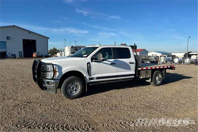 Ford F-350 平板栏板货车