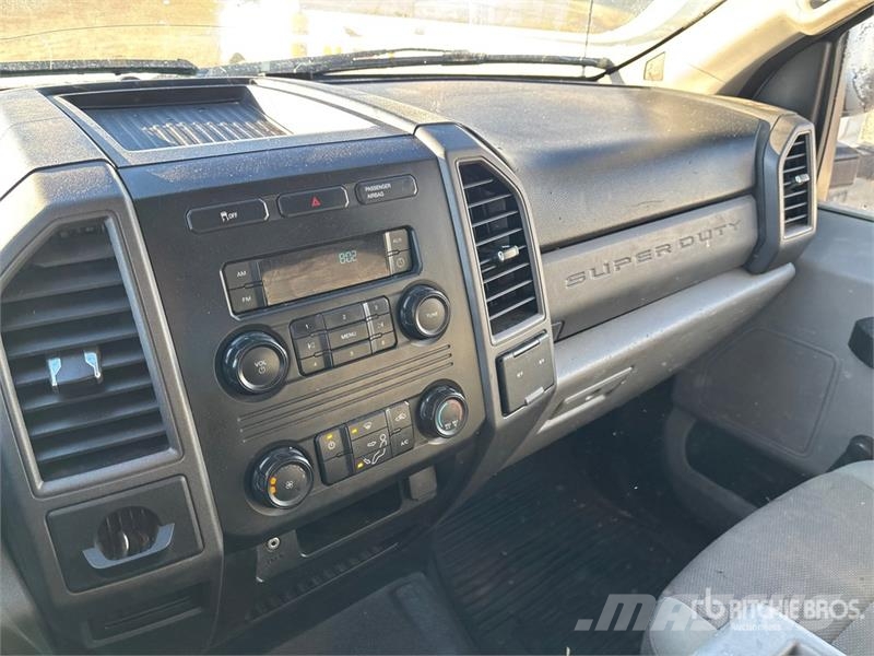 Ford F-350 Platós / Ponyvás teherautók