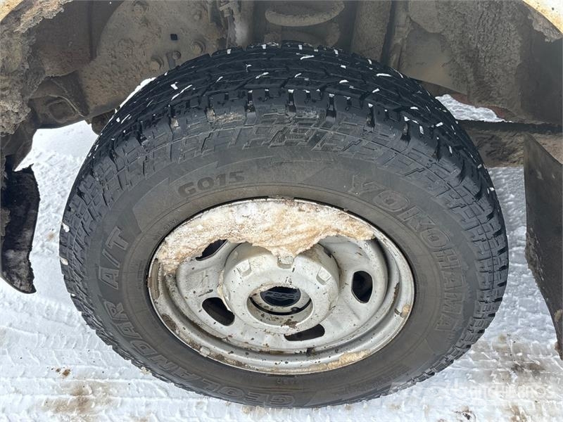 Ford F-350 Tovornjaki s kesonom/platojem