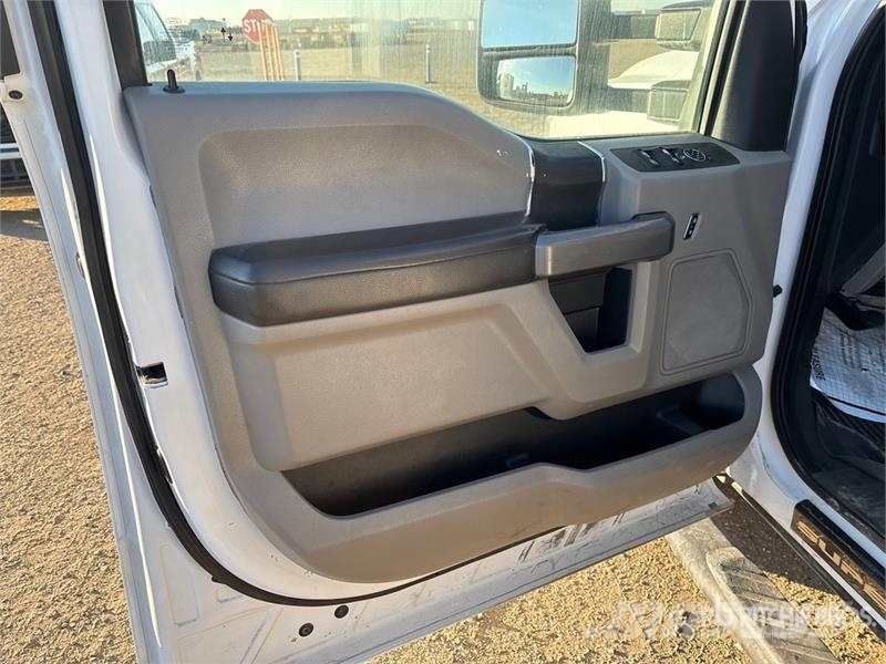 Ford F-350 Tovornjaki s kesonom/platojem
