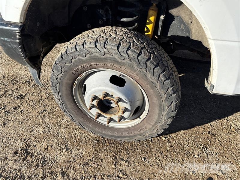 Ford F-350 Platós / Ponyvás teherautók