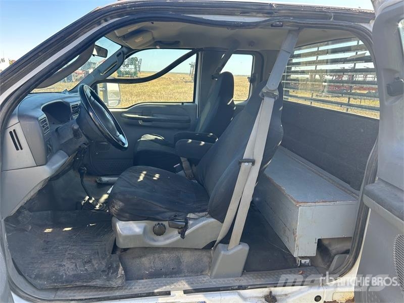 Ford F-350 Platós / Ponyvás teherautók