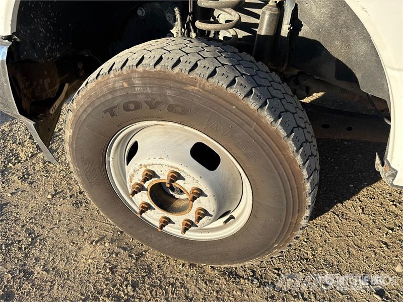 Ford F-350 Tovornjaki s kesonom/platojem