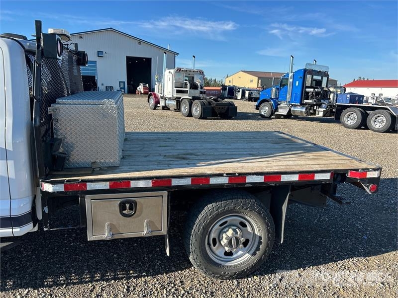 Ford F-350 平板栏板货车