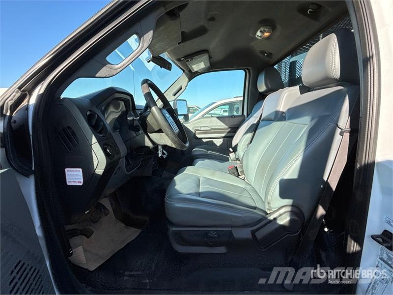 Ford F-350 Pritschenwagen/Pritschenwagen mit Seitenklappe