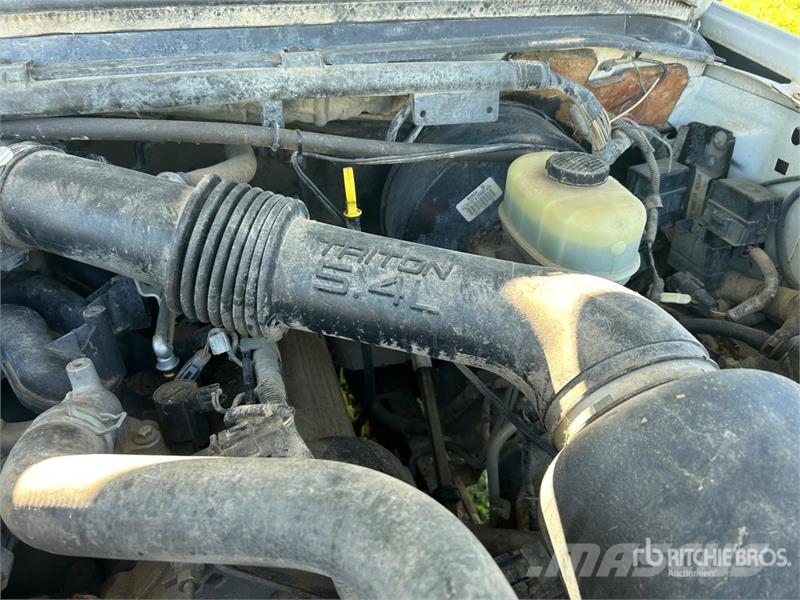 Ford F-350 Platós / Ponyvás teherautók