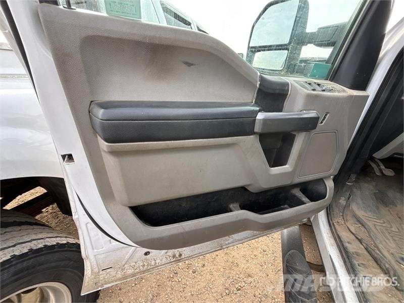 Ford F-350 Camion plateau