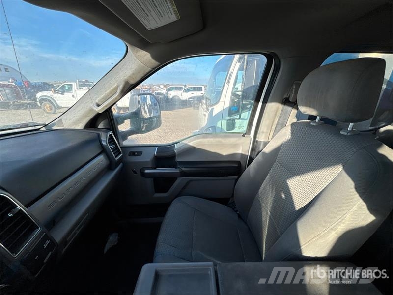Ford F-350 Tovornjaki s kesonom/platojem