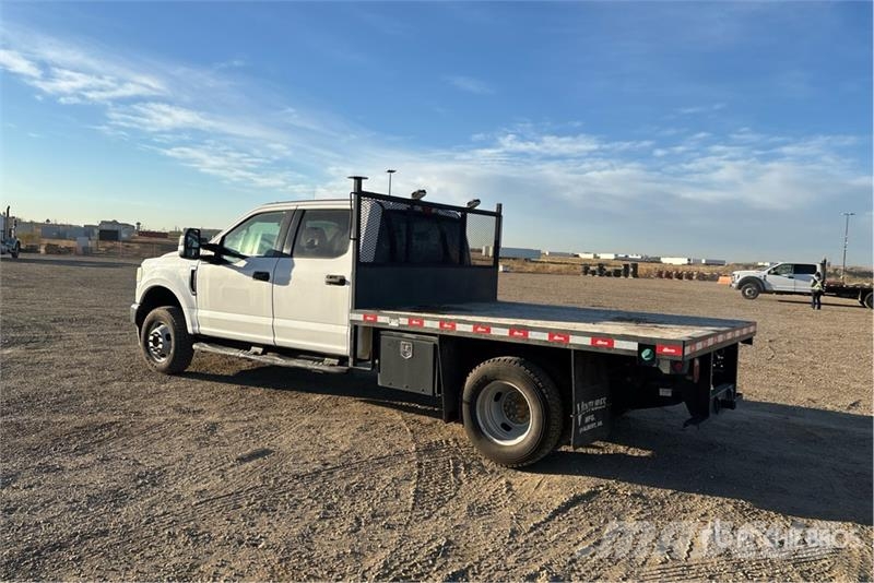 Ford F-350 Tovornjaki s kesonom/platojem