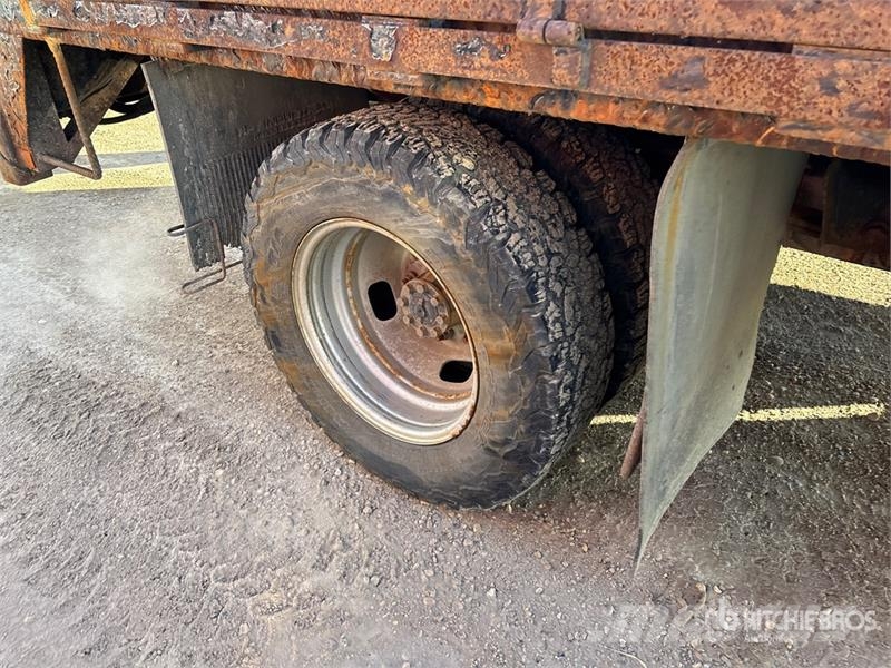 Ford F-350 Platós / Ponyvás teherautók