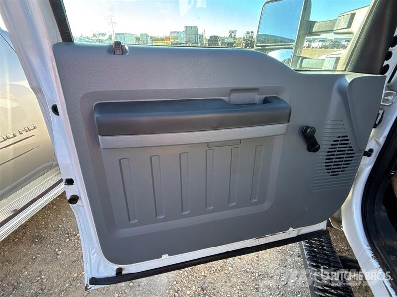 Ford F-350 Pritschenwagen/Pritschenwagen mit Seitenklappe