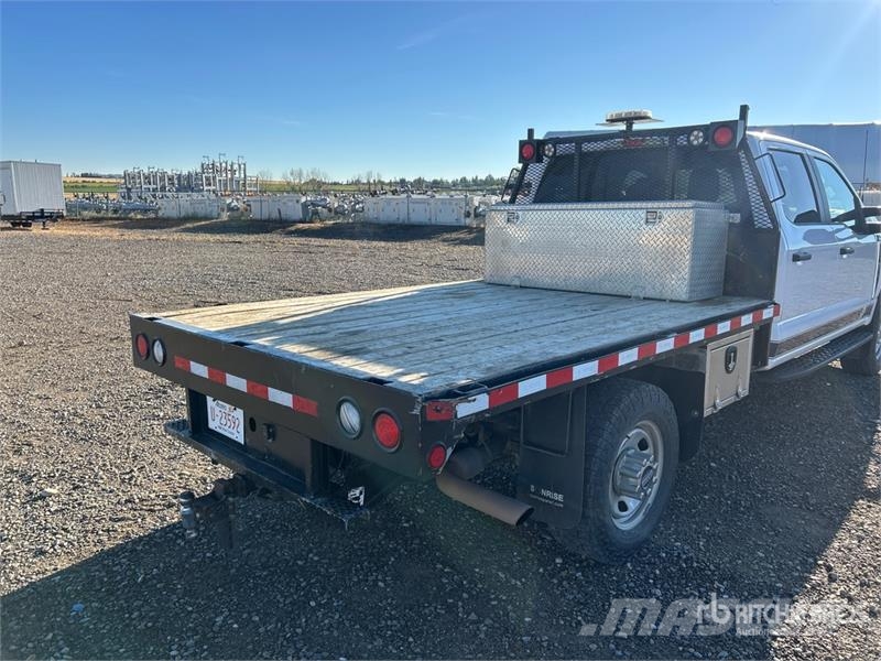 Ford F-350 平板栏板货车