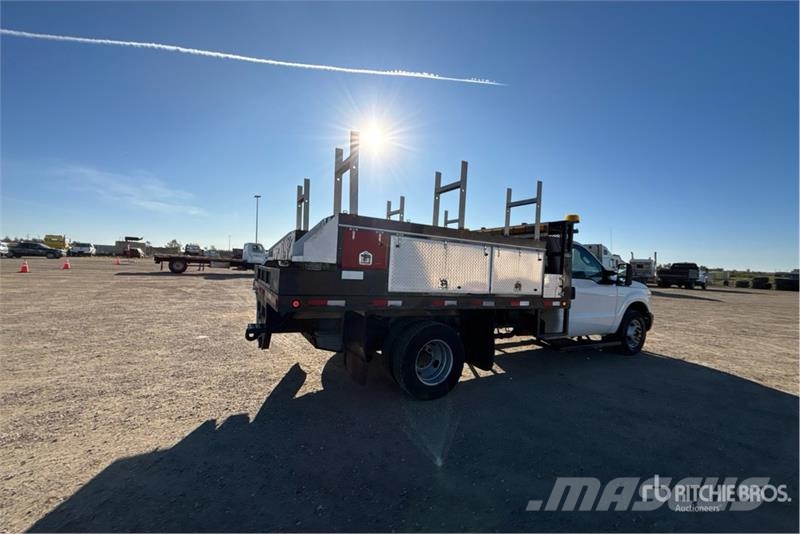 Ford F-350 Pritschenwagen/Pritschenwagen mit Seitenklappe