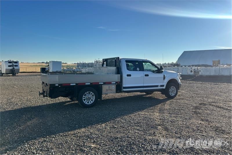 Ford F-350 平板栏板货车