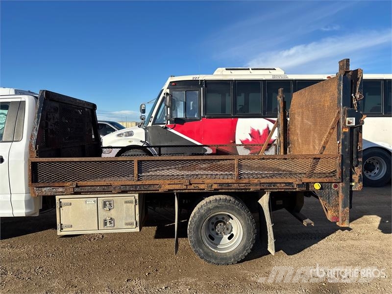 Ford F-350 Platós / Ponyvás teherautók