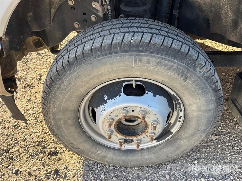Ford F-350 Platós / Ponyvás teherautók