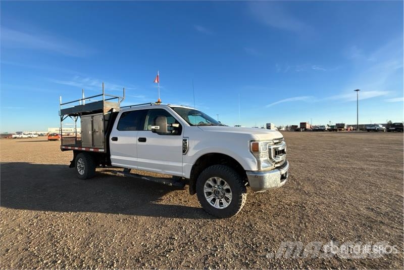 Ford F-350 شاحنات مسطحة/مفصلية الجوانب