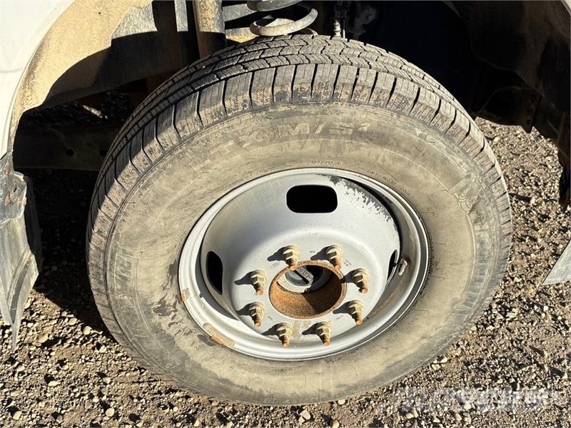 Ford F-350 Platós / Ponyvás teherautók