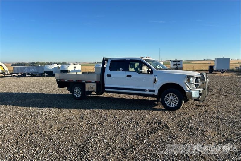 Ford F-350 平板栏板货车