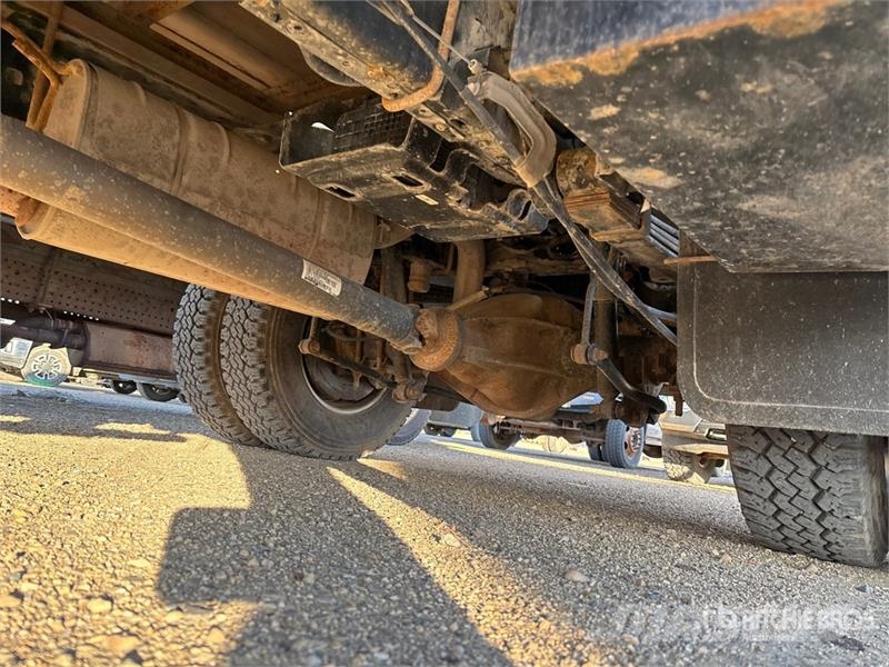 Ford F-350 Tovornjaki s kesonom/platojem