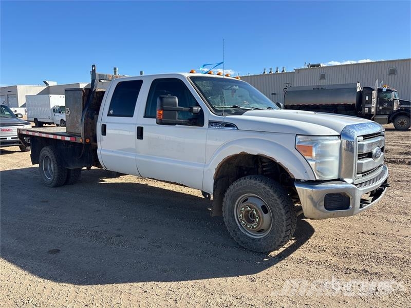 Ford F-350 平板栏板货车