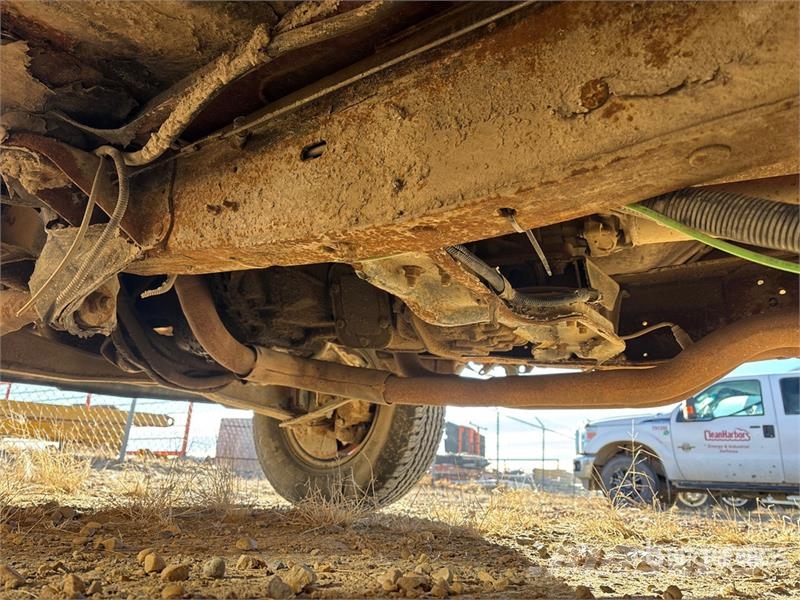 Ford F-350 Platós / Ponyvás teherautók