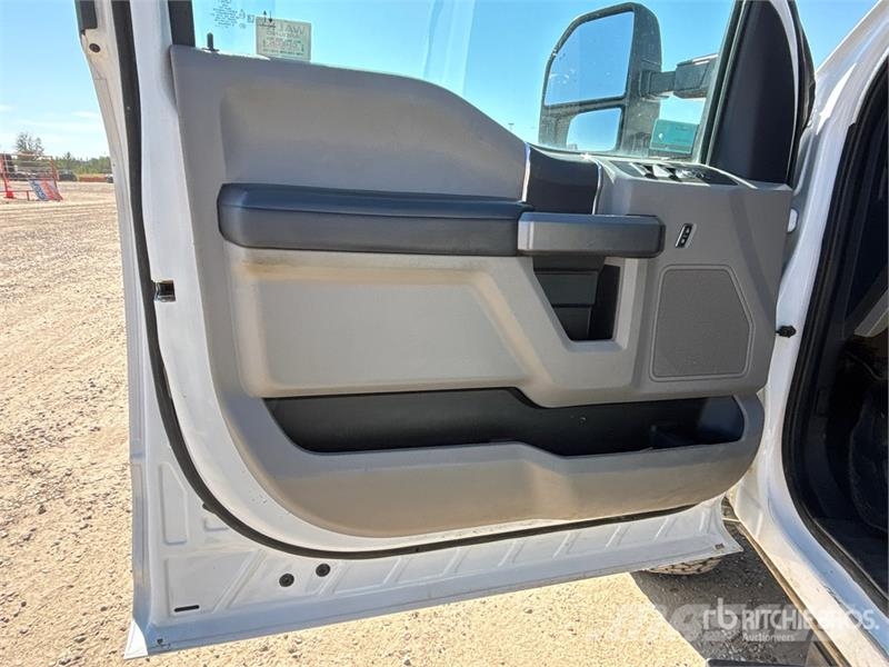Ford F-350 플랫베드/드롭사이드 트럭