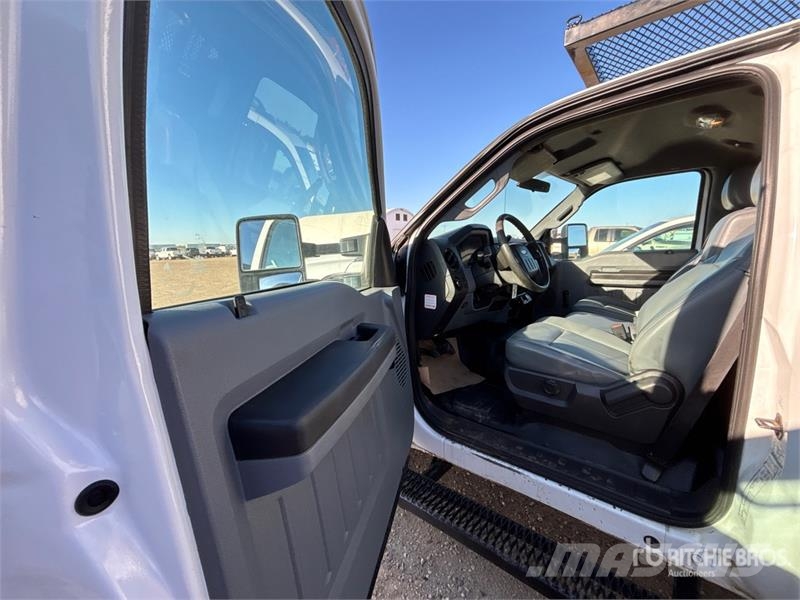 Ford F-350 Pritschenwagen/Pritschenwagen mit Seitenklappe