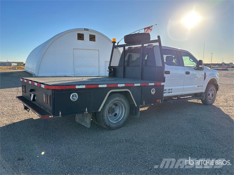 Ford F-350 Platós / Ponyvás teherautók