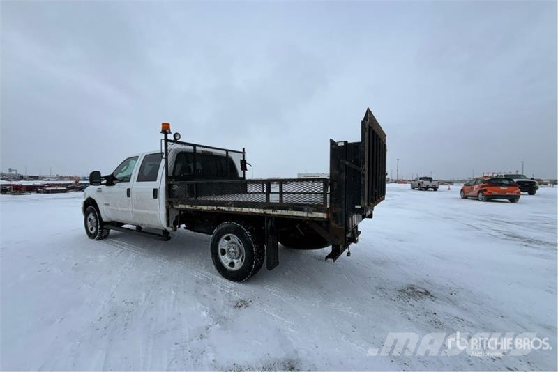 Ford F-350 شاحنات مسطحة/مفصلية الجوانب