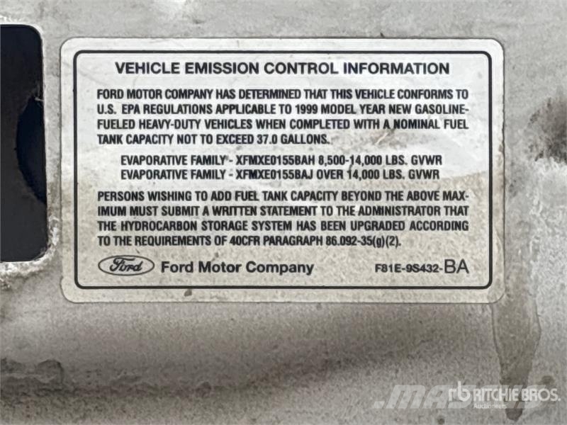Ford F-350 Kis teherszállító/Platós kocsi