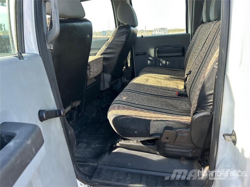 Ford F-350 Plošinové nákladné automobily/nákladné automobily so sklápacími bočnicami