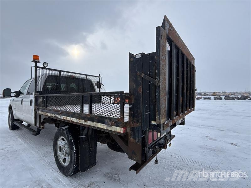 Ford F-350 شاحنات مسطحة/مفصلية الجوانب