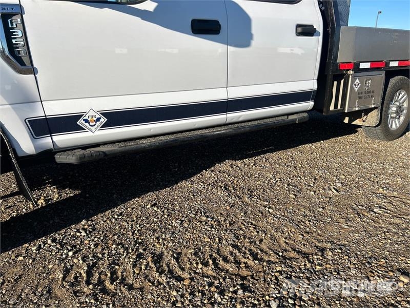 Ford F-350 平板栏板货车