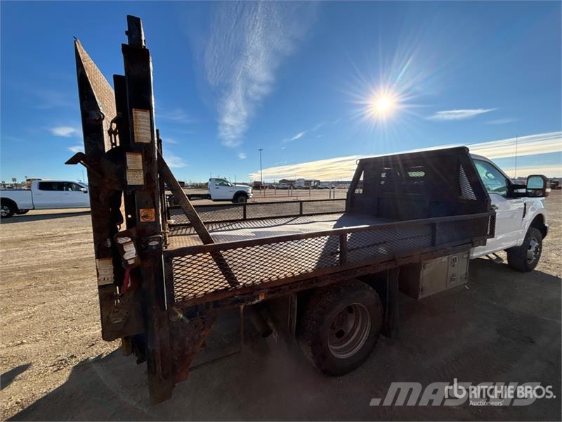 Ford F-350 Platós / Ponyvás teherautók