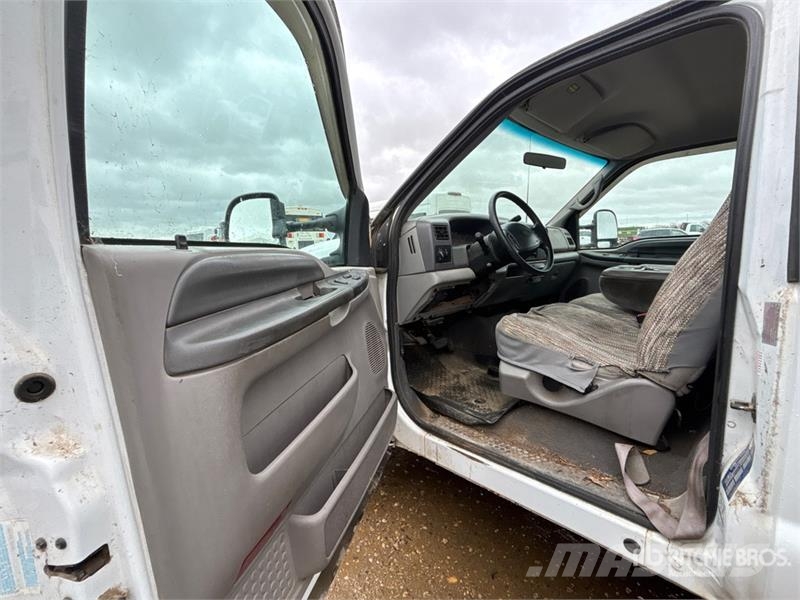 Ford F-350 Kis teherszállító/Platós kocsi
