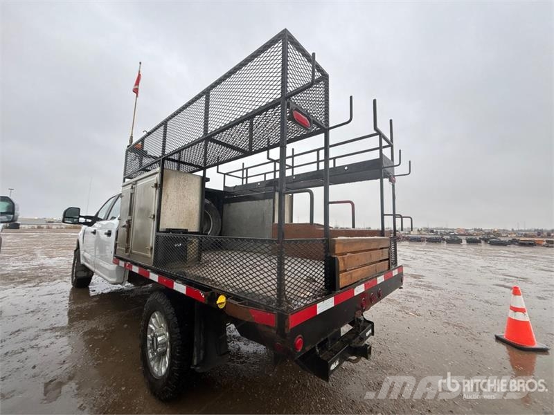 Ford F-350 Flatbed/Dropside trucks