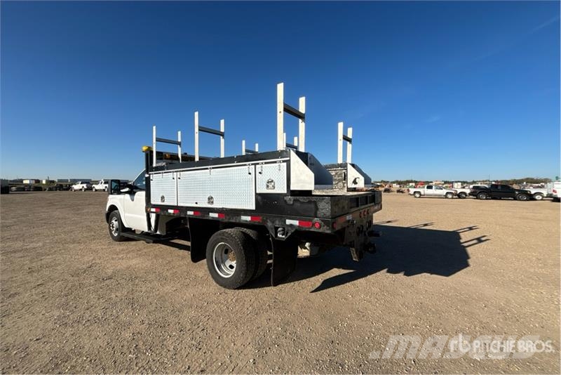Ford F-350 Pritschenwagen/Pritschenwagen mit Seitenklappe