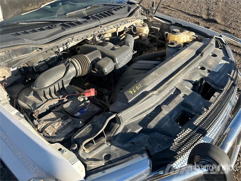 Ford F-350 平板栏板货车