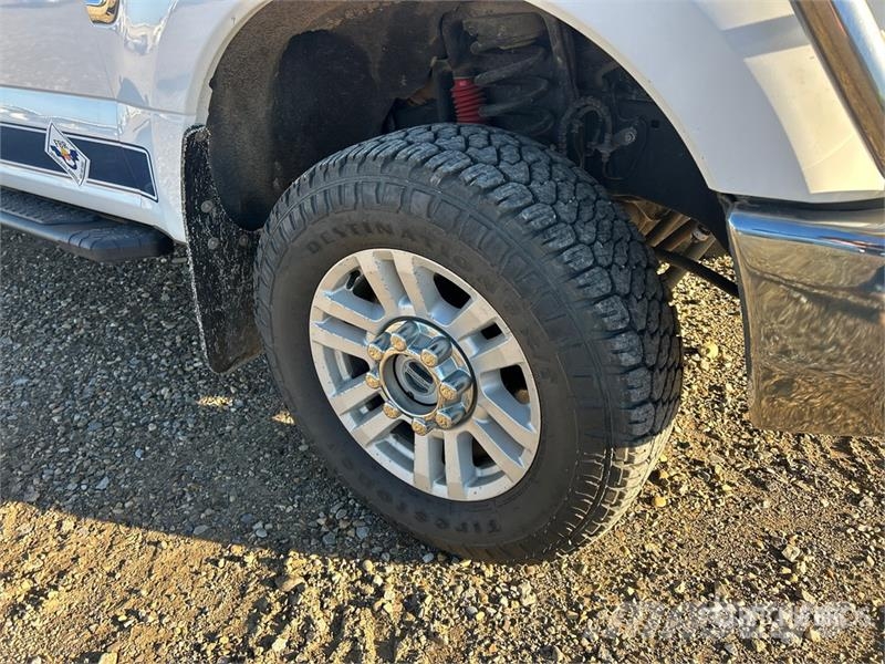 Ford F-350 平板栏板货车