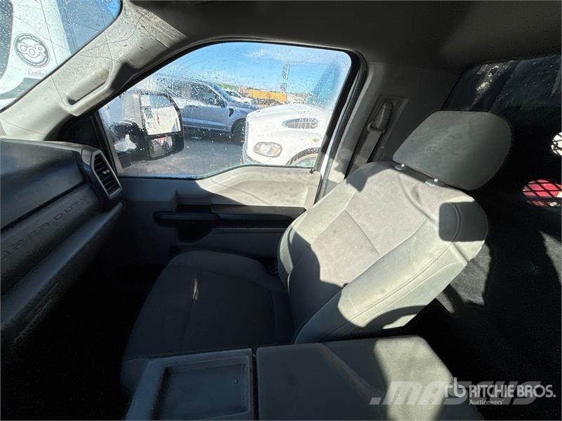 Ford F-350 Platós / Ponyvás teherautók