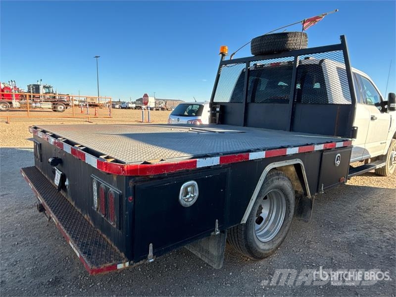 Ford F-350 Platós / Ponyvás teherautók
