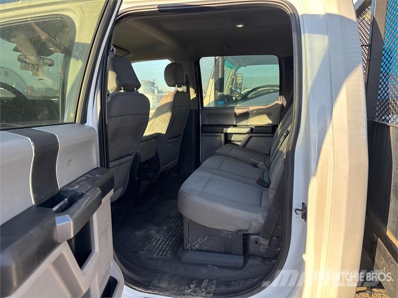 Ford F-350 Tovornjaki s kesonom/platojem