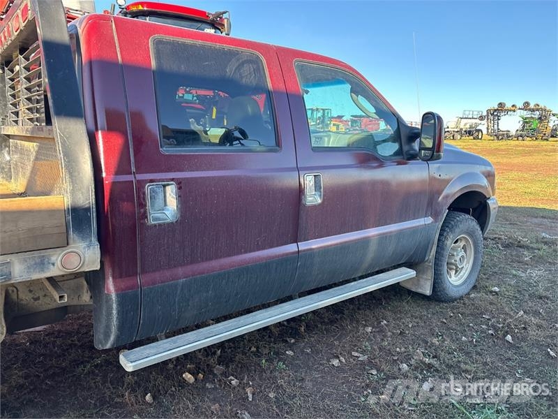 Ford F-350 Pritschenwagen/Pritschenwagen mit Seitenklappe
