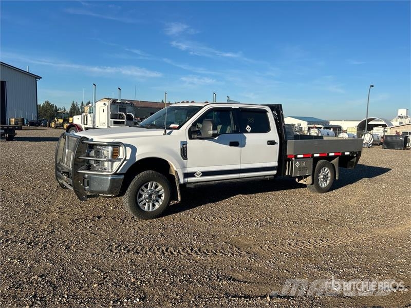 Ford F-350 平板栏板货车