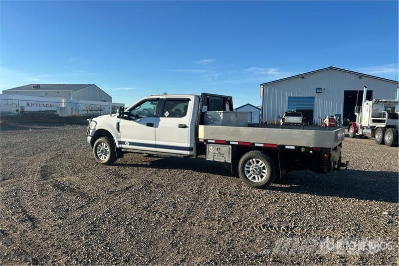 Ford F-350 平板栏板货车