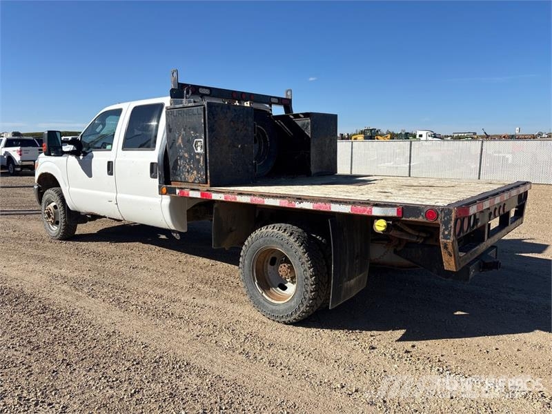 Ford F-350 平板栏板货车
