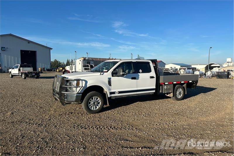 Ford F-350 平板栏板货车