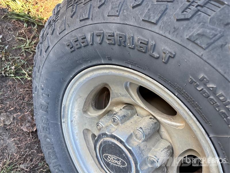 Ford F-350 Pritschenwagen/Pritschenwagen mit Seitenklappe