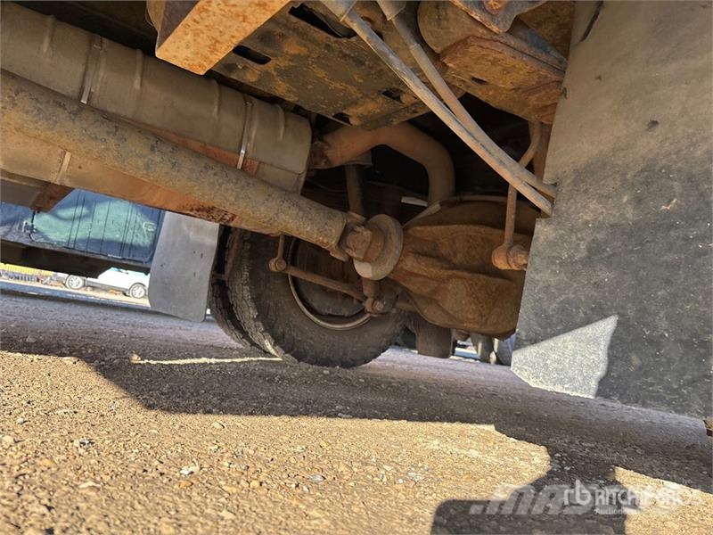 Ford F-350 Platós / Ponyvás teherautók
